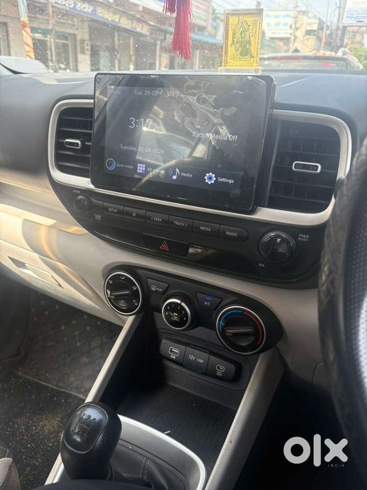 Hyundai Venue Petrol 2022