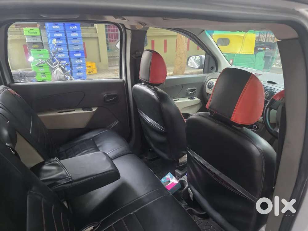 Renault Lodgy 85 Psi Rxl Dci 2015 Sliver In Very Good Condition.