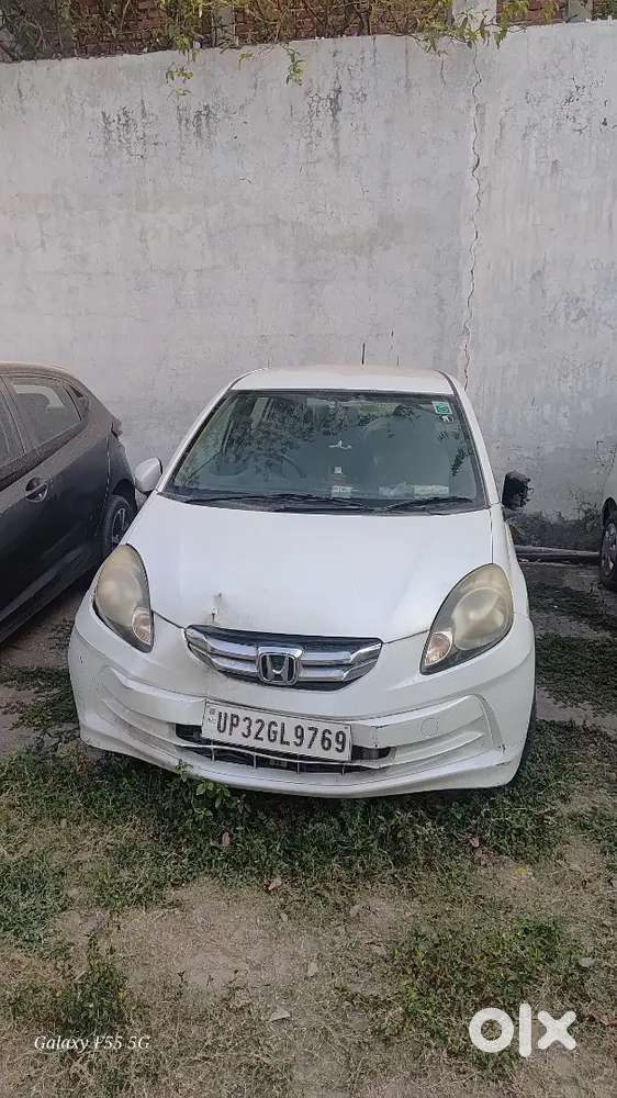 Honda Amaze 2015 Diesel( Sedan) Well Maintained And In Good Condition