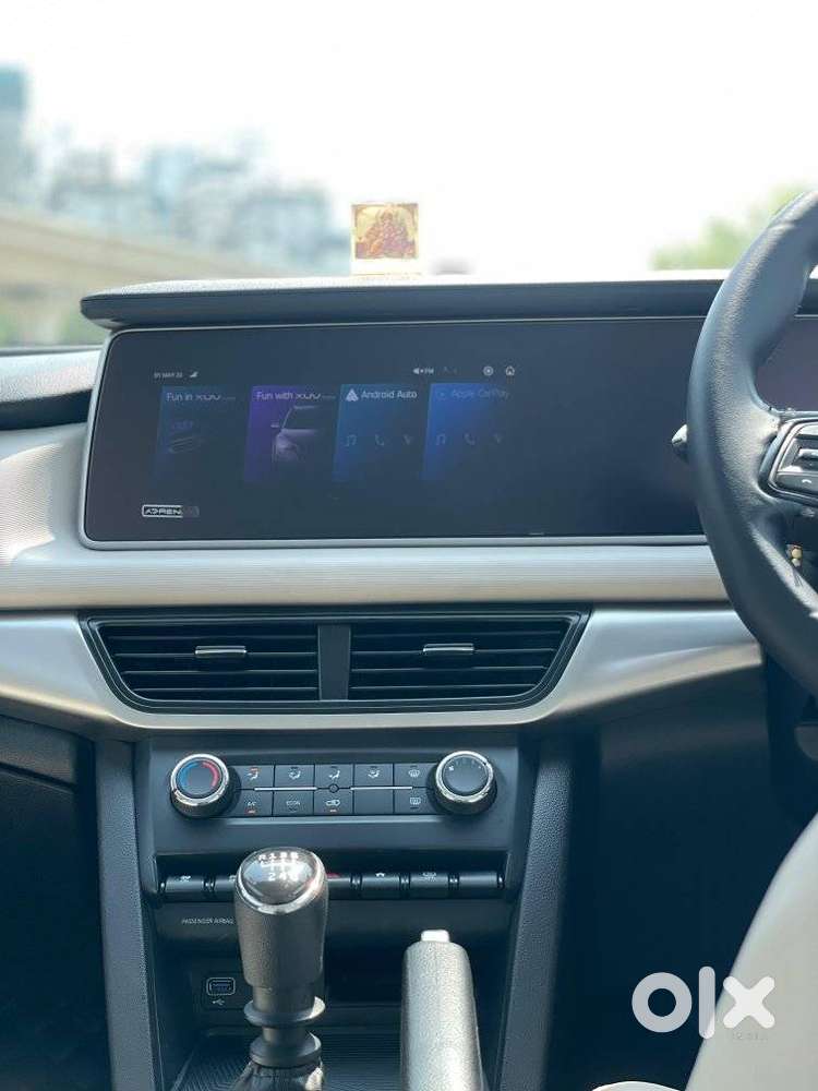 Mahindra Xuv700 Ax 5 Petrol Mt Str (e), 2022, Petrol