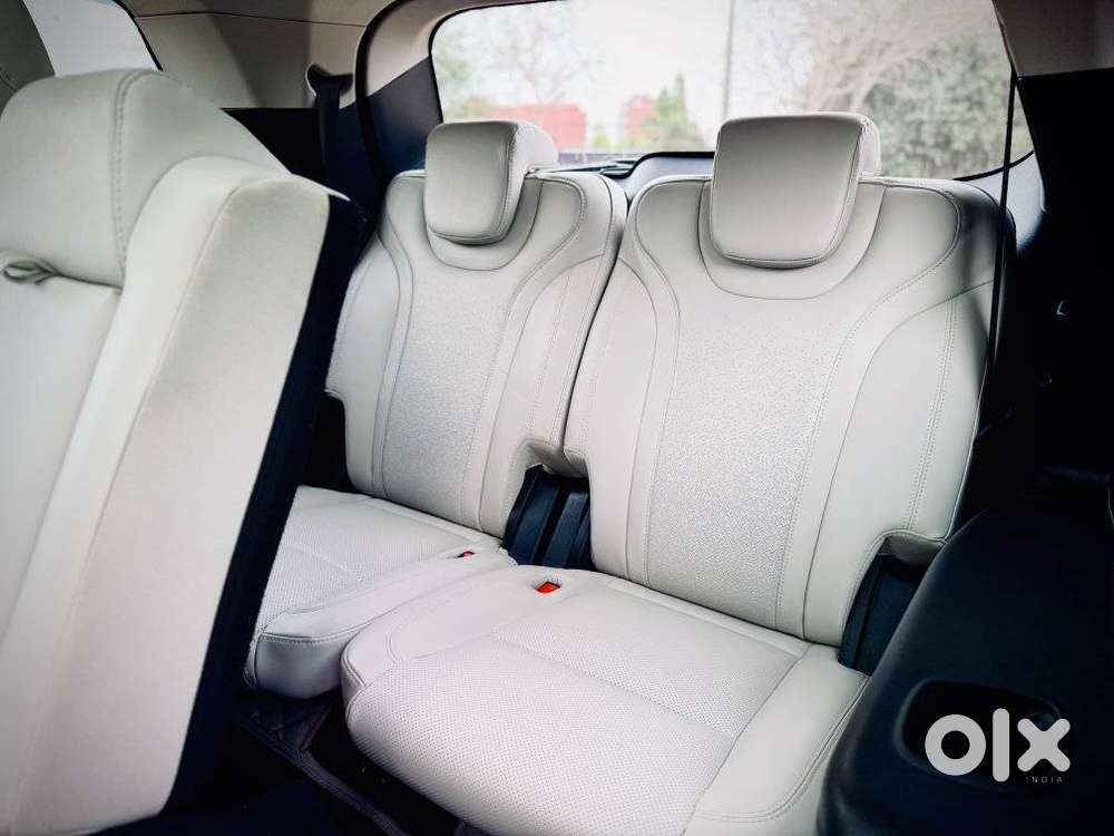 Mahindra Xuv700 2.0 Ax 7 Petrol At Str, 2024, Petrol