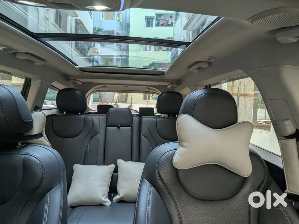 Mahindra Xuv700 2025 Diesel 7 Str Panaromic Sunroof Ventilated Seats