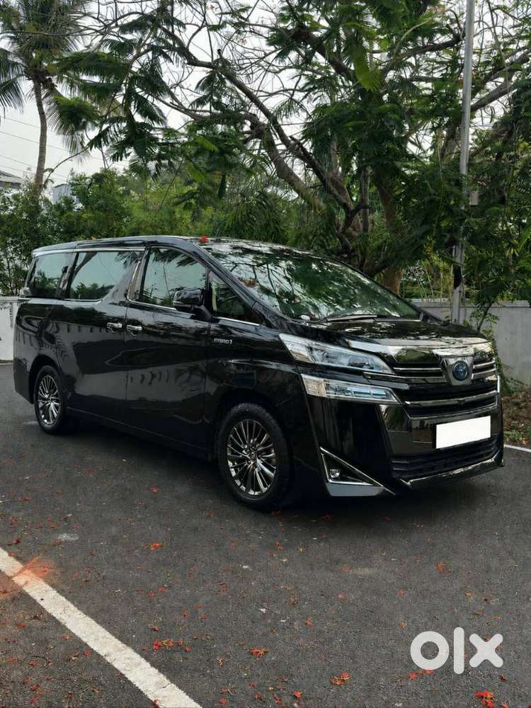 Toyota Vellfire 2.5 Executive Lounge, 2023, Petrol