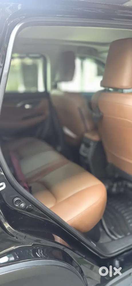 Toyota Urban Cruiser V Hybrid 2025