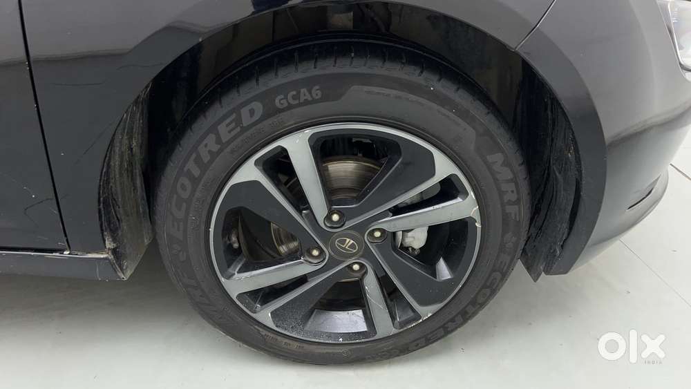 Tata Altroz 1.2 Xza Plus Dark Edition Dct, 2022, Petrol
