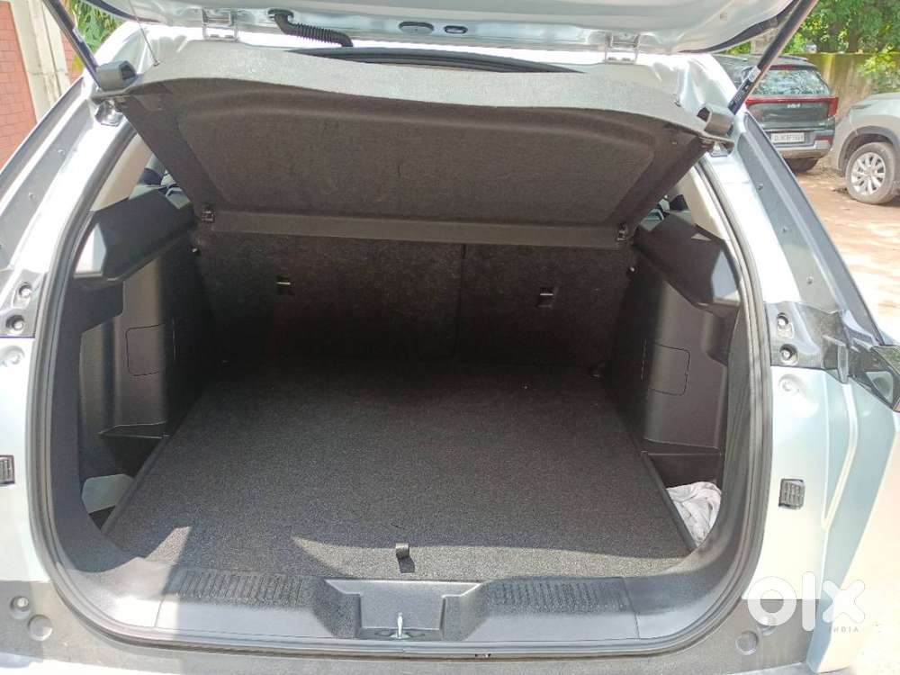 Maruti Victoris Vxi Cng In Showroom Condition