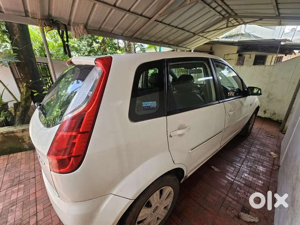 2011 Ford Figo 1.2 Duratec Petrol (titanium) - Top Variant