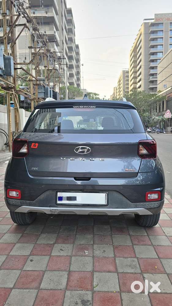 Hyundai Venue Petrol Automatic 2021
