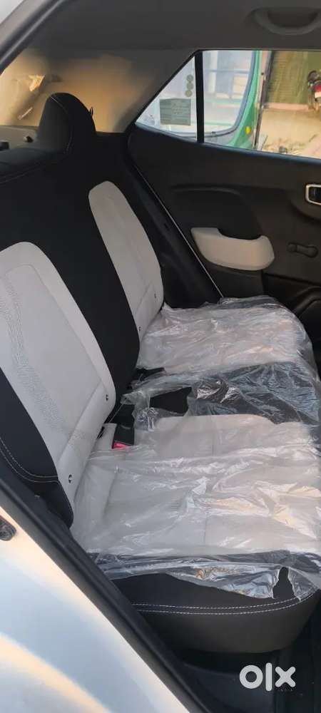 Hyundai Venue 2022 Petrol 6151 Km Driven
