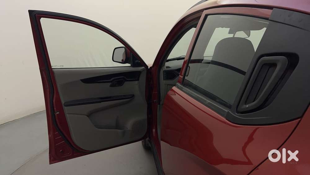 Mahindra Kuv 100 2016-2017 Mfalcon G80 K4, 2017, Petrol