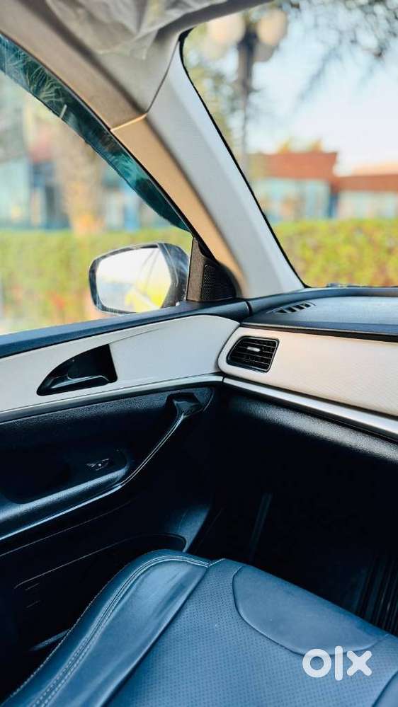 Mahindra Xuv700 2.2 Ax 5 Diesel At 7 Str, 2022, Diesel