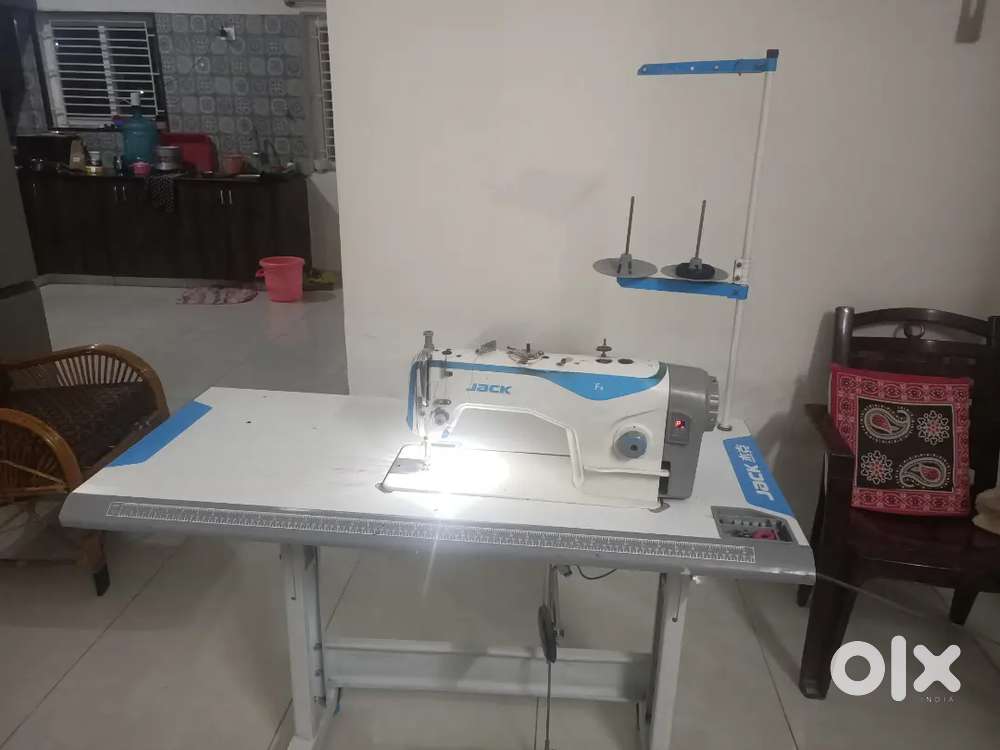 Jack f4 sewing machine