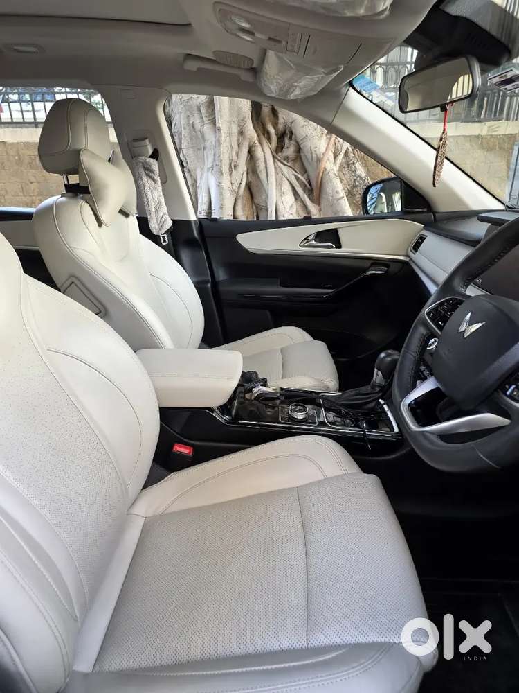 Mahindra Xuv700 2022- Corporate Owned. Showroom Condition