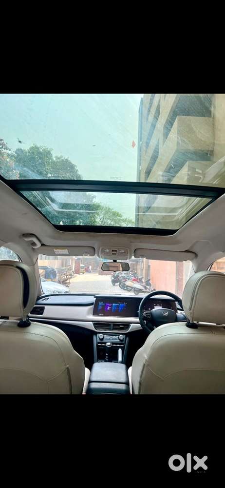 Mahindra Xuv700 Petrol 2022 Under Warranty