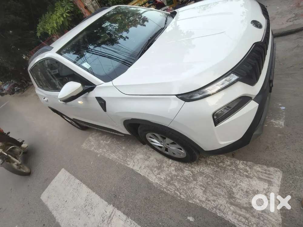 Škoda Kylaq Signature 1.0 Tsi Mt  March 2025  Single Owner  Candy W