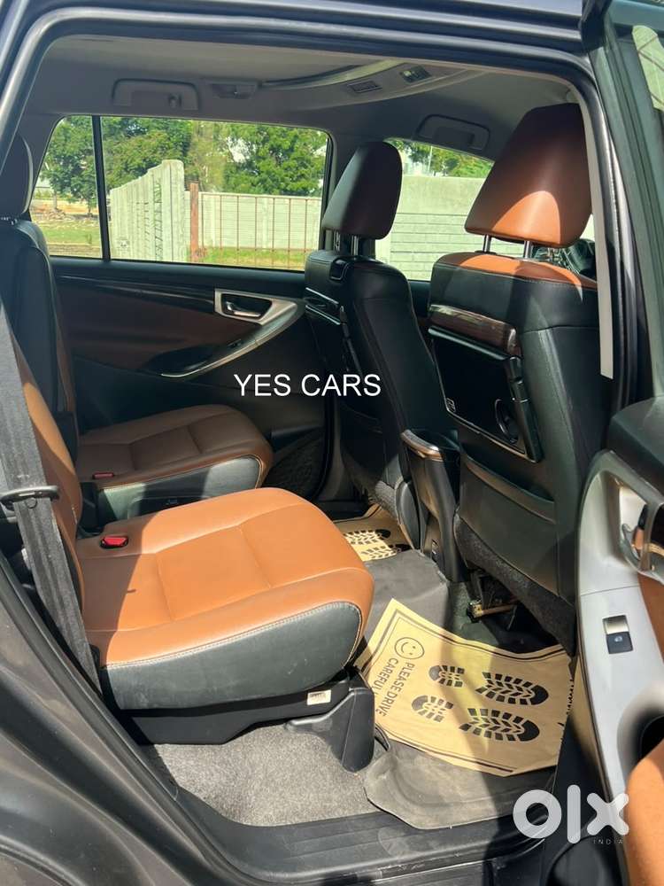 Toyota Innova Crysta 2.8z Automatic, 2022, Diesel