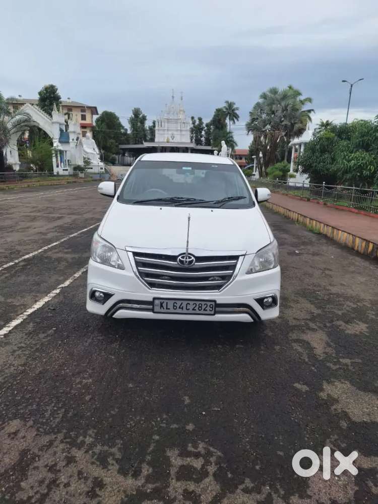 Innova 2.5 V Diesel (2014)