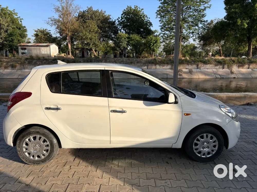 Hyundai I20 2011 Petrol Cng  80000 Km Driven