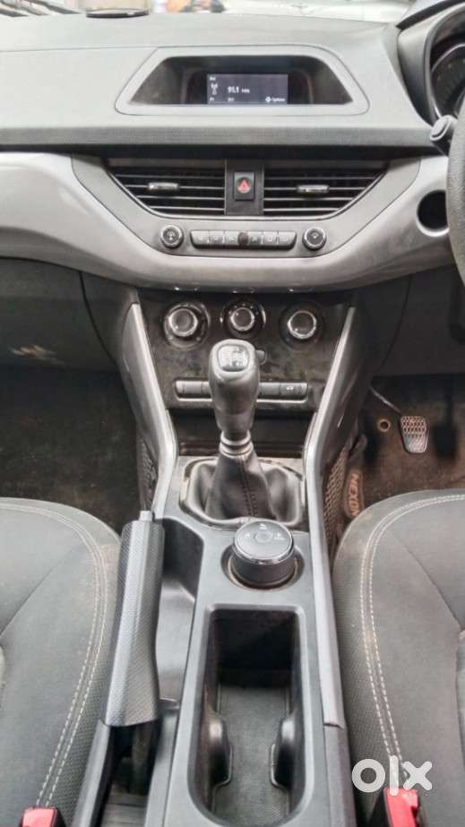 Tata Nexon, 2022, Petrol