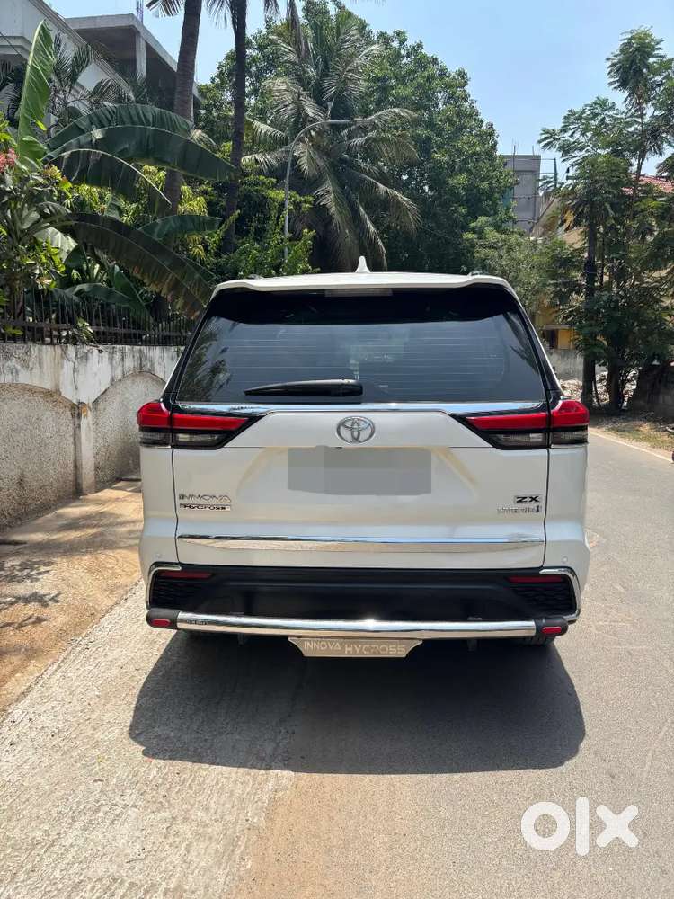 Toyota Innova Hycross 2024