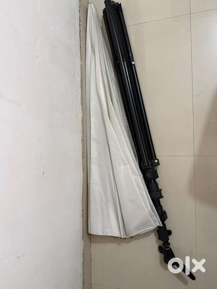 godox SK400II-V. Its is a 400Ws professional studio strobe light