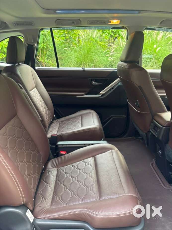 Toyota Innova Hycross 2.0 Zx Hybrid 7 Str, 2025, Petrol