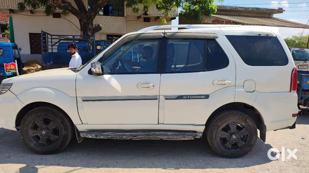Tata Safari Storme 2014 Diesel Manual Year