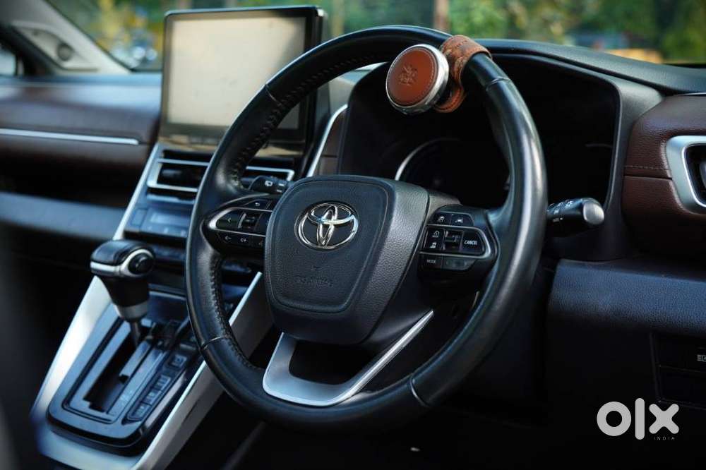 Toyota Innova Hycross 2.0 Zx Hybrid 7 Str, 2023, Petrol