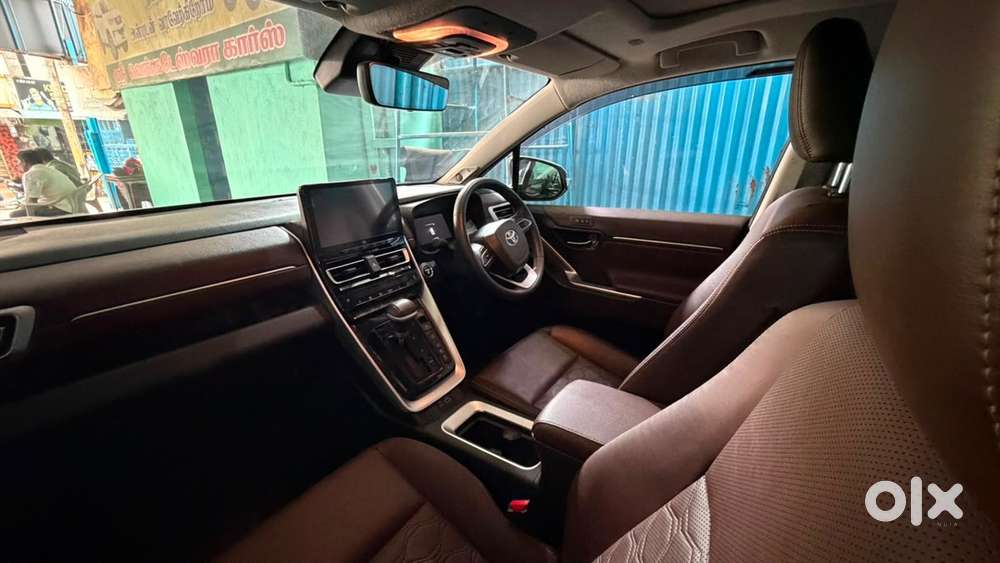 Toyota Innova Hycross Petrol 2024