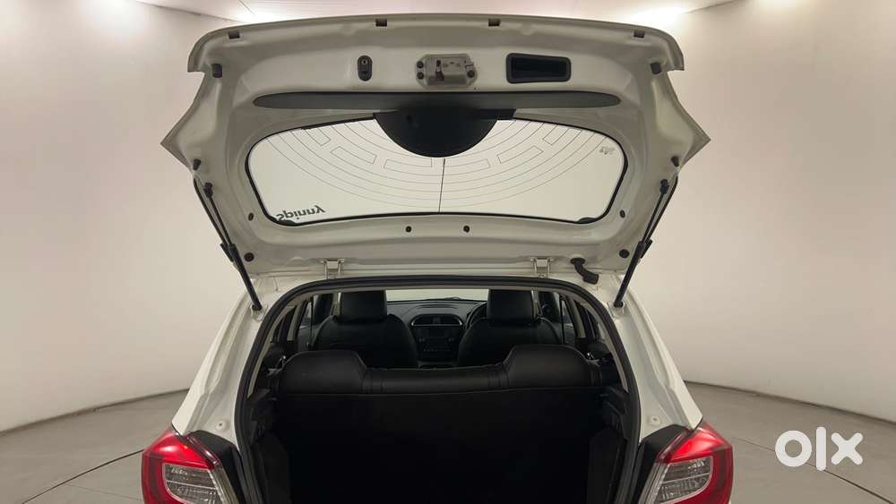 Tata Tiago Xza, 2017, Petrol