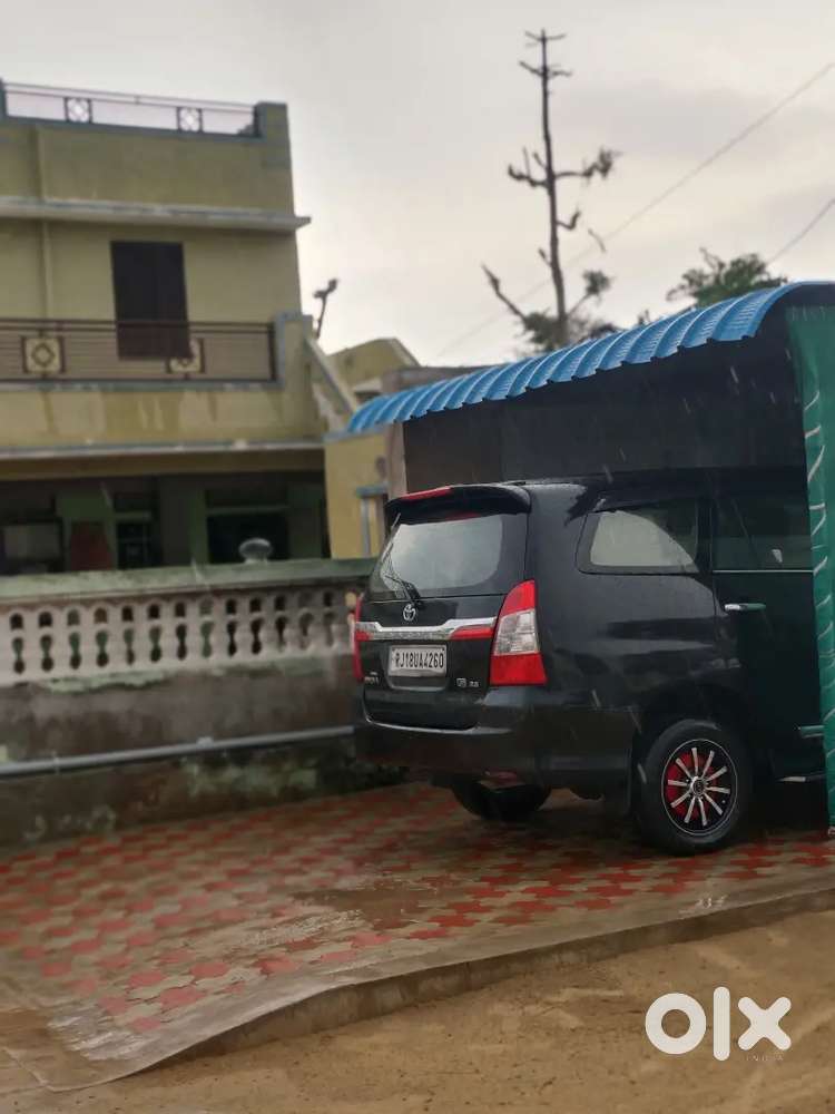 Toyota Innova 2012 Diesel 300000 Km Driven