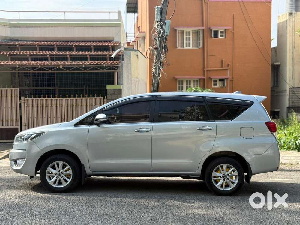 Toyota Innova Crysta 2.4 V, 2016, Diesel