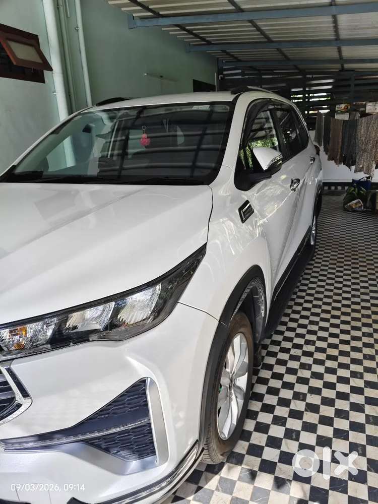 Toyota Innova Hycross 2024 Petrol 9925 Km Driven,