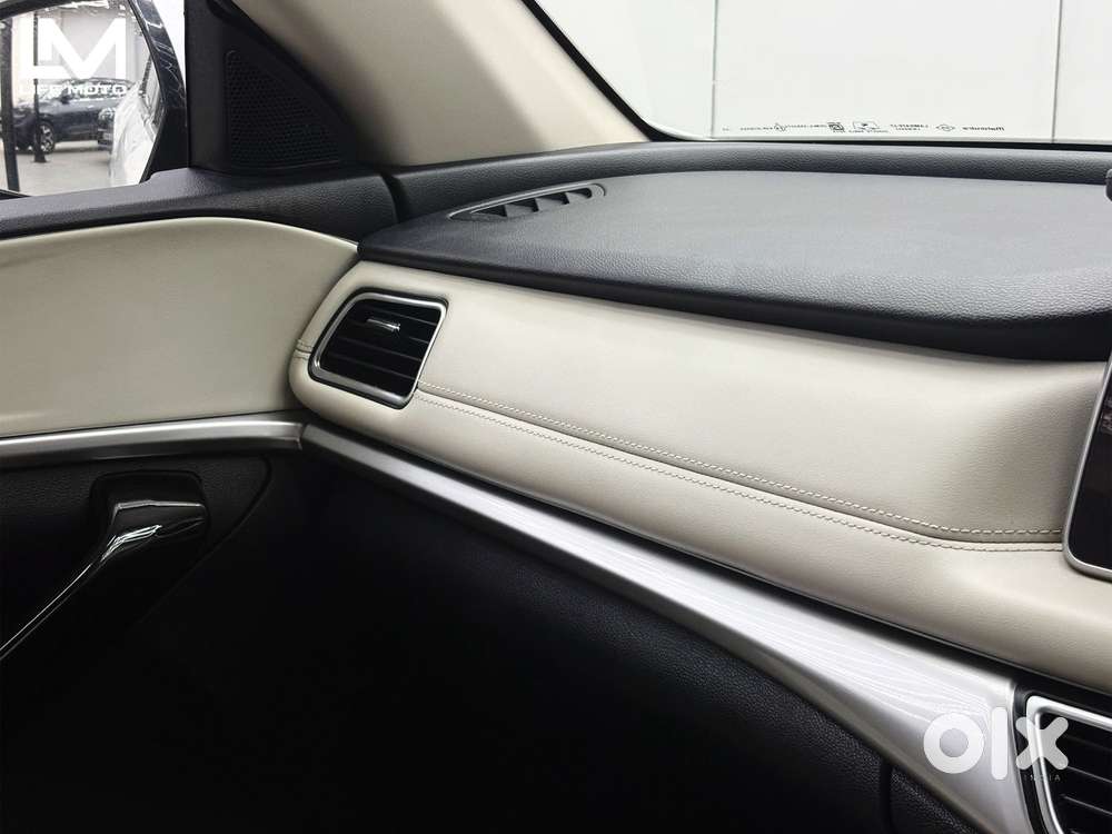 Mahindra Xuv700 2.0 Ax 7 Petrol At Str, 2022, Petrol