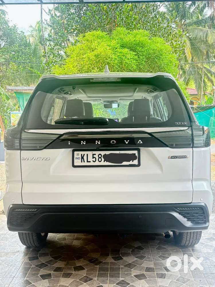 Maruti Suzuki Invicto 2025 Petrol 7000 Km Driven