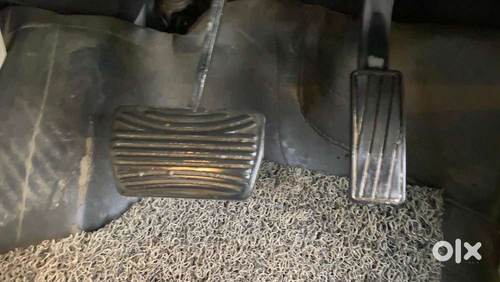 Mahindra Xuv300 1.2 W8 (o) Amt Petrol, 2022, Petrol