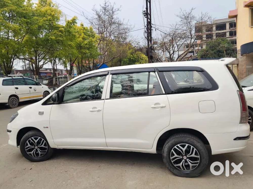 Innova 8 Seater Super Mint Condition