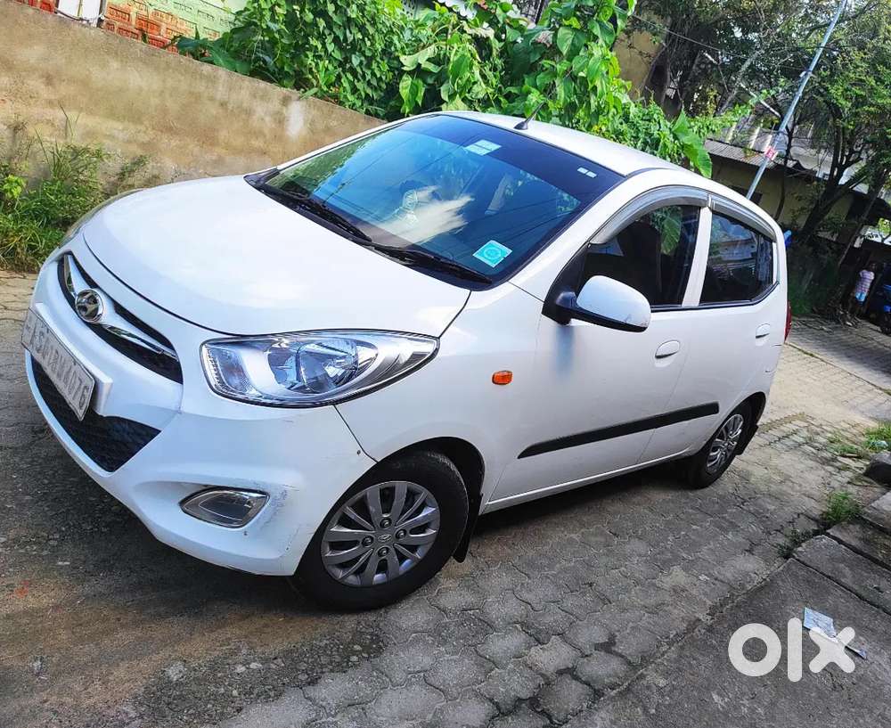 Hyundai I10 Sportz (2016) Petrol Showroom Condition Lady Owner .