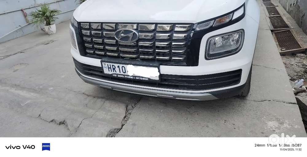 Hyundai Venue 2024(october) Diesel 5400 Km Drive