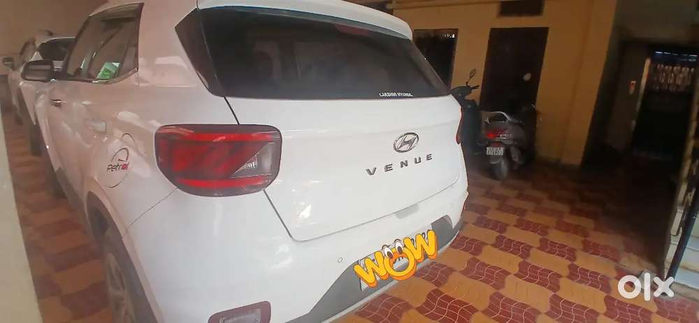 Hyundai Venue 2021 Petrol 145000 Km Driven