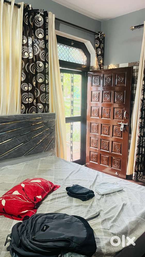 Room on rent available