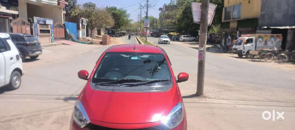 मेरी गाड़ी फर्स्ट हैंड है और बहुत अच्छी हालत में है और सिर्फ ₹50000 Km