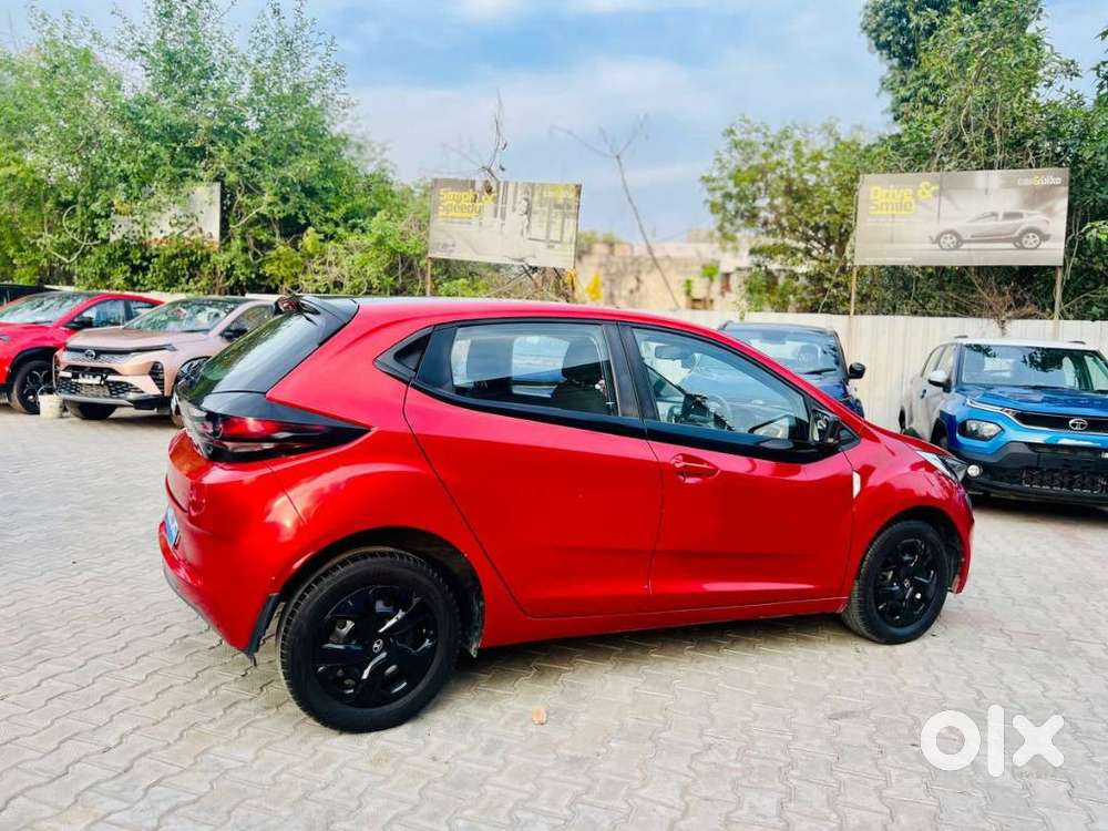 Tata Altroz, 2025, Petrol