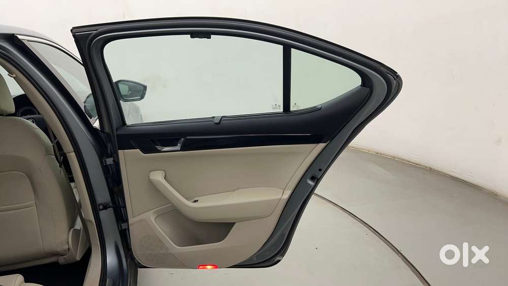 Skoda Superb Lk 1.8 Tsi At, 2018, Petrol
