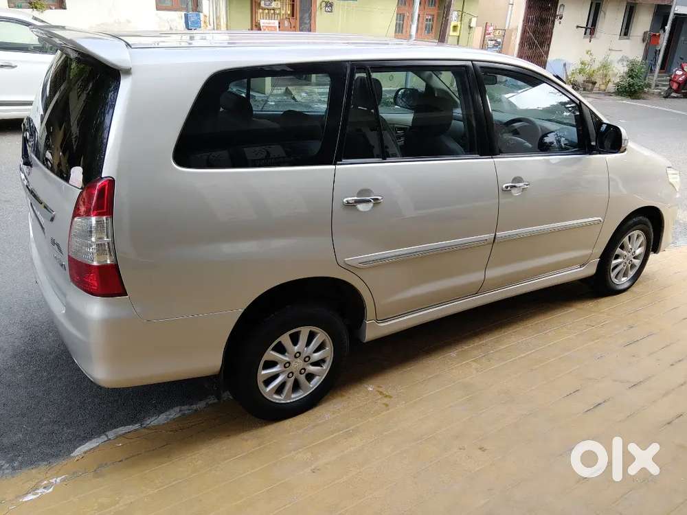 Toyota Innova 2012