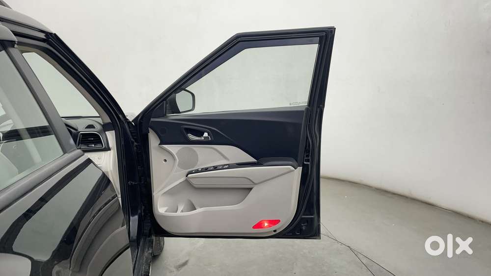 Mahindra Xuv300 W8 Option, 2021, Petrol