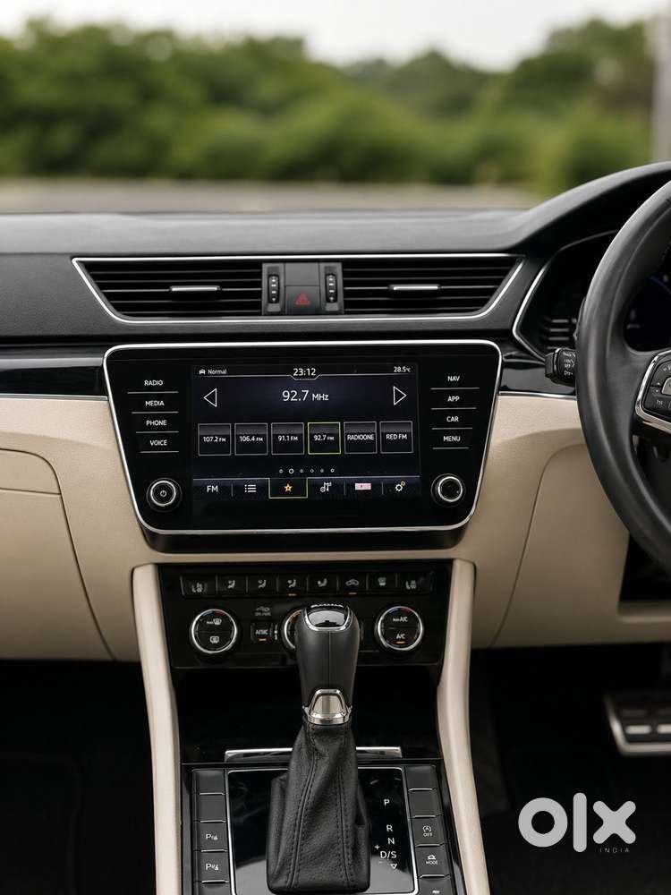 Skoda Superb 2.0 Tsi At L&k, 2022, Petrol
