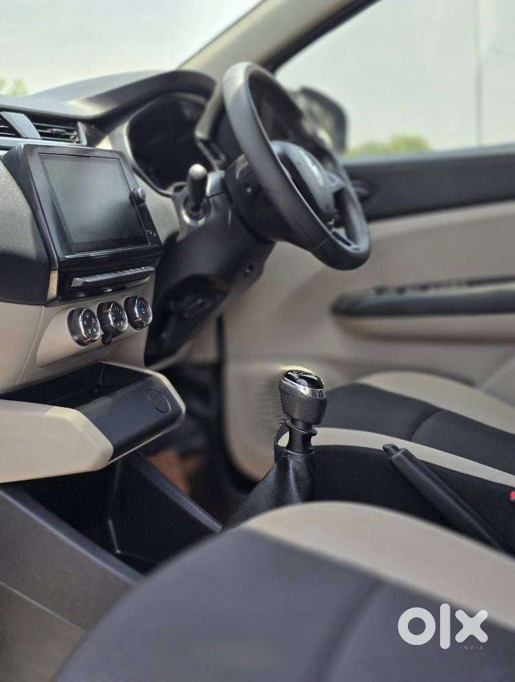 Renault Triber Rxt, 2023, Petrol