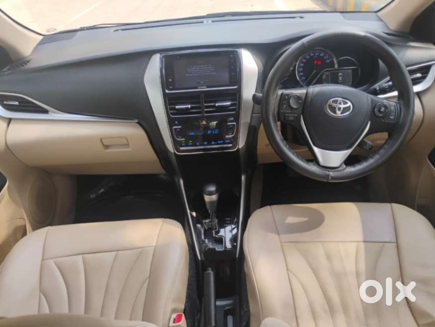 Toyota Yaris V Cvt, 2019, Petrol