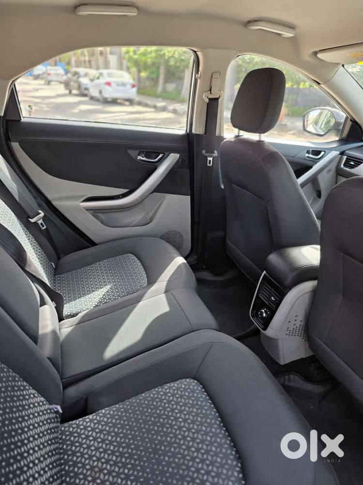 Tata Nexon 1.2 Revotron Xza Plus Dualtone, 2019, Petrol